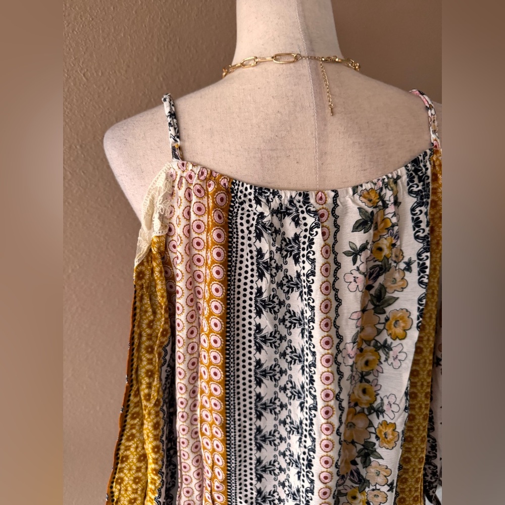Bohemian Off-Shoulder Dress with Lace Trim - Picture 6 of 9